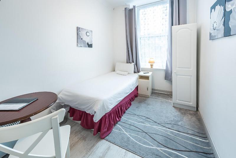 Single Room image 1