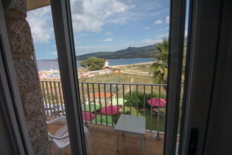 Double Room with Sea View image 4