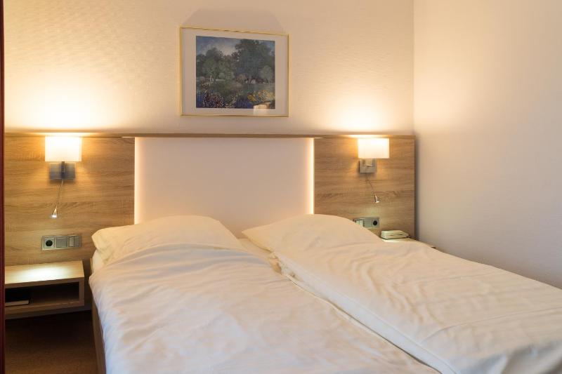 Double Room image 4