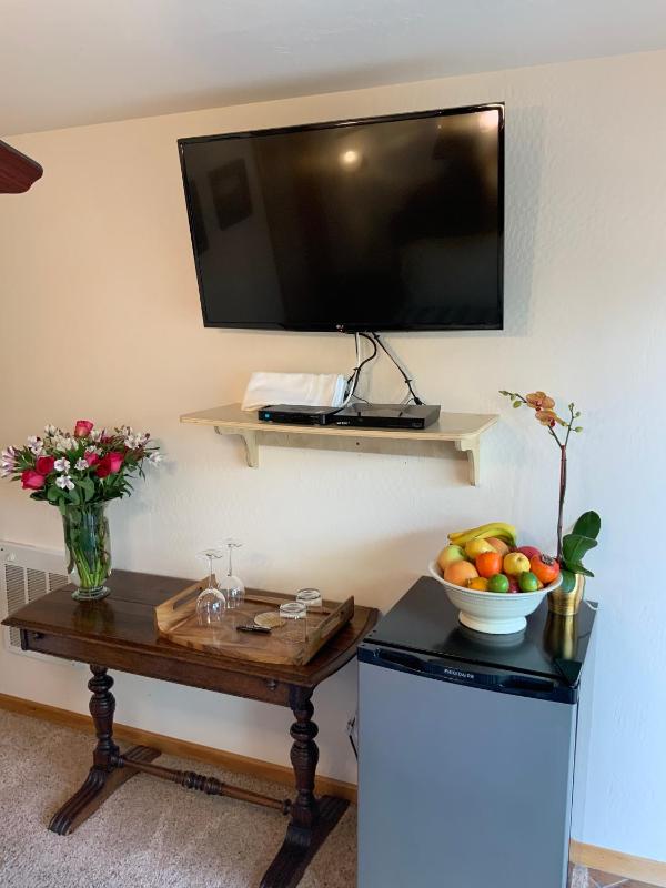 Double Room with Balcony image 3