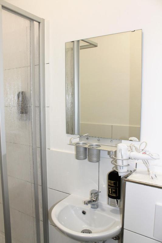Standard Single Room image 4