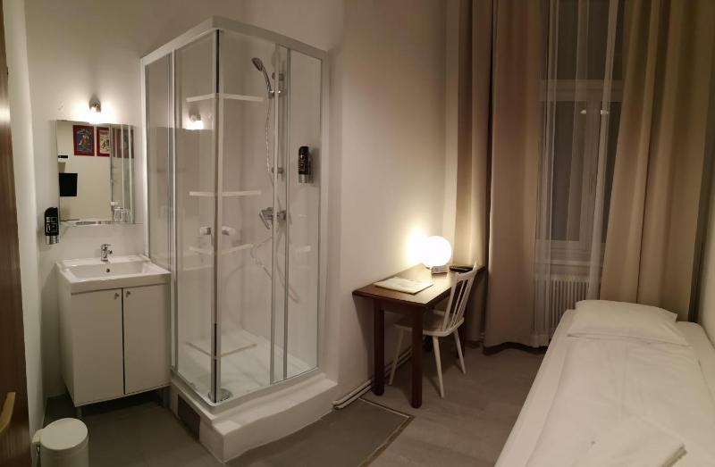 Single Room with Shower image 3