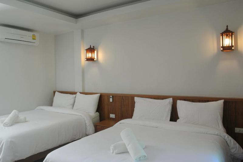 Mac's Bay Resort - image 14