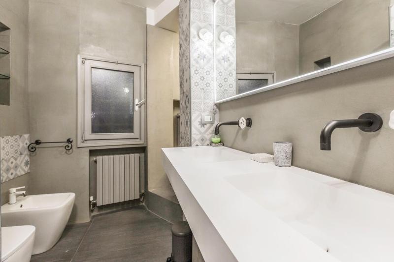One-Bedroom Apartment image 4
