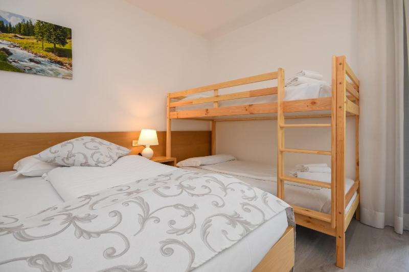 Superior Quadruple Room image 3