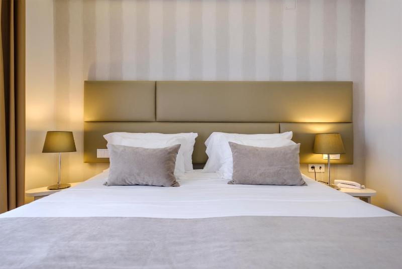 Double Room image 3