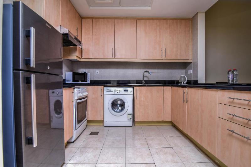 Deluxe One-Bedroom Apartment image 3