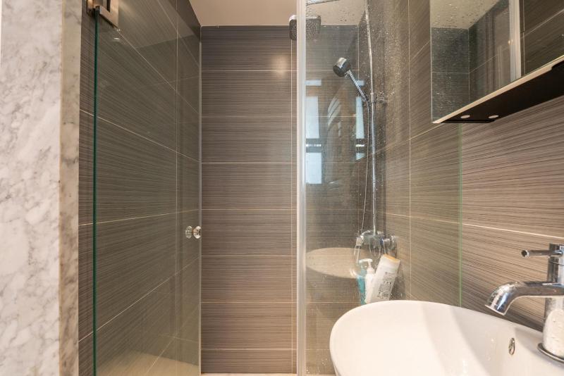 【Zhilian】Nice Two South-facing Bedroom Apartment Near Changshu Road Station - image 13