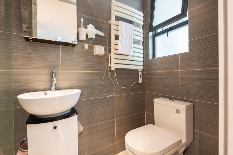 【Zhilian】Nice Two South-facing Bedroom Apartment Near Changshu Road Station - image 8