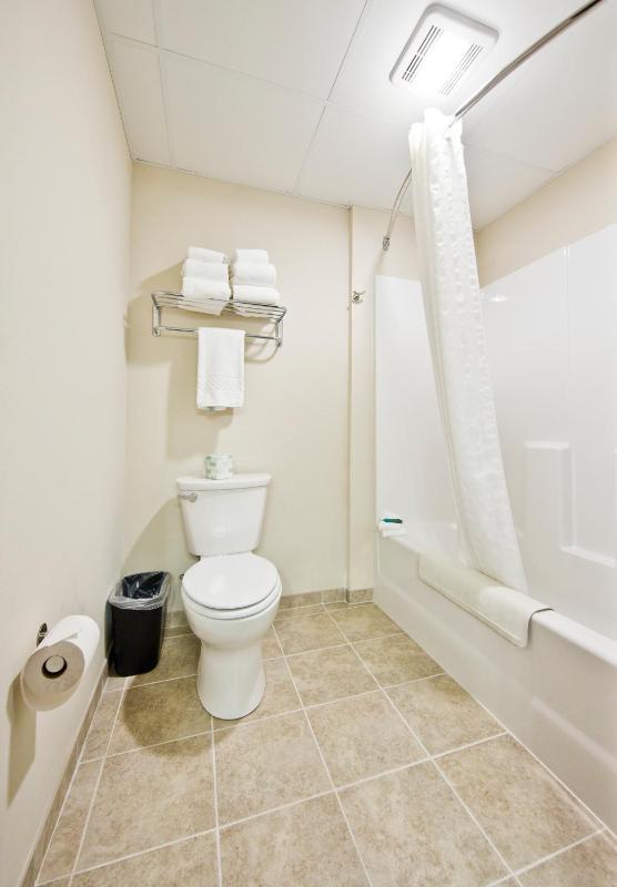Queen Room image 2