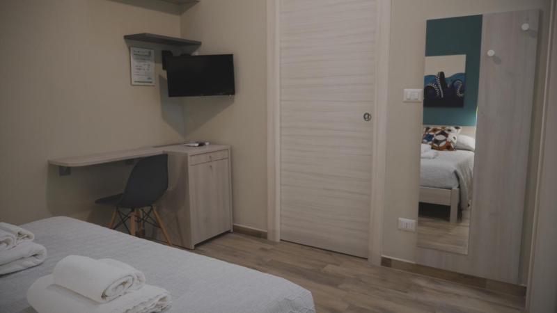 Double Room with Private Bathroom image 4