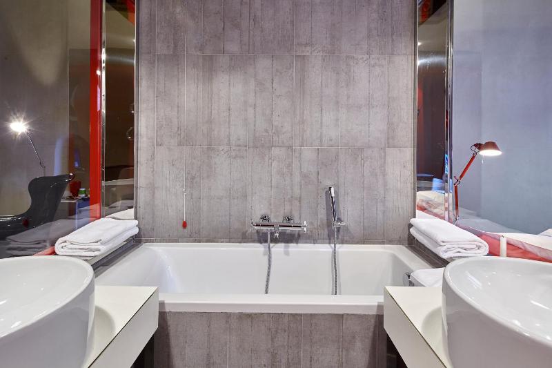 Suite Design with Bath image 4