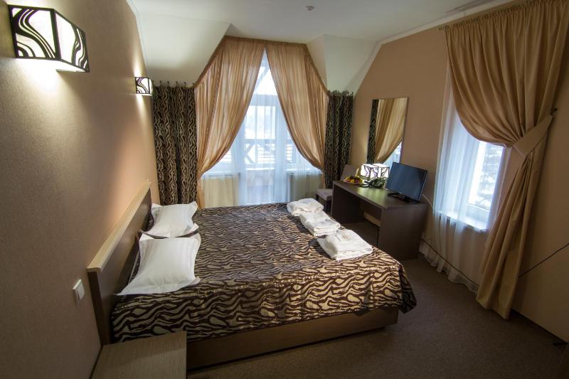 Standard Double Room image 3
