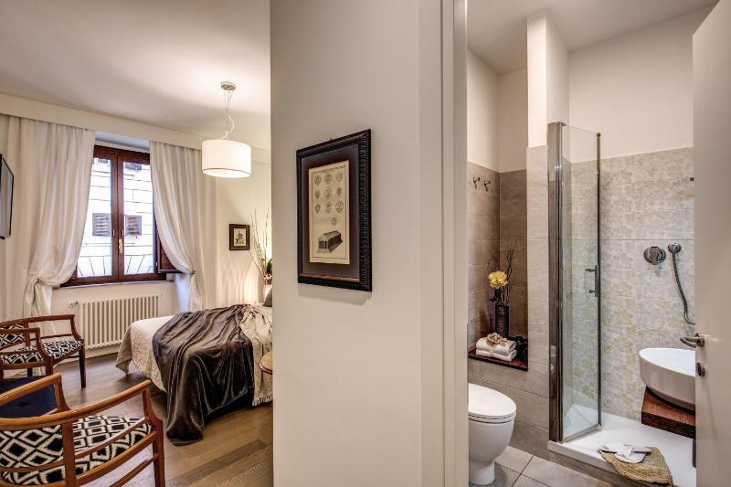 Deluxe Double or Twin Room image 1