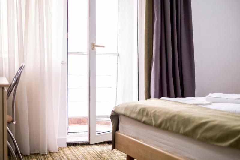 Standard Double Room image 3