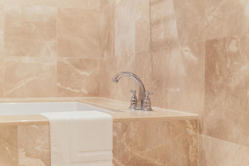 Suite with Spa Bath image 3