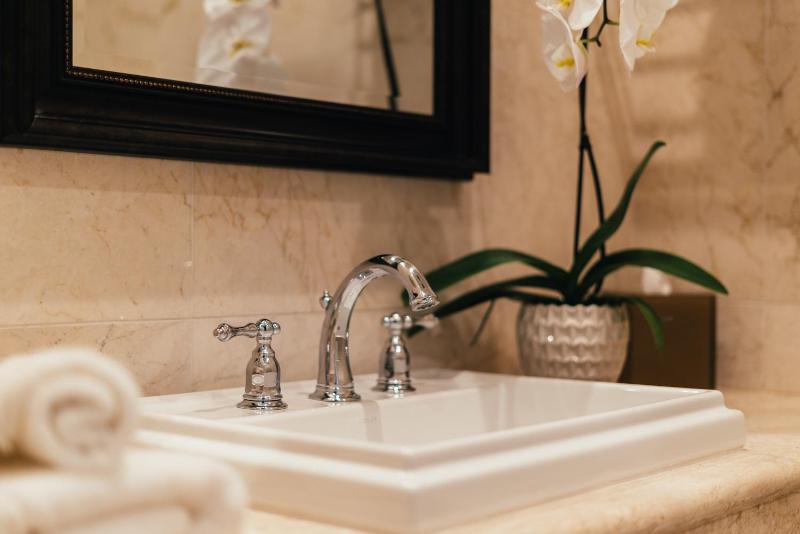 King Suite image 2