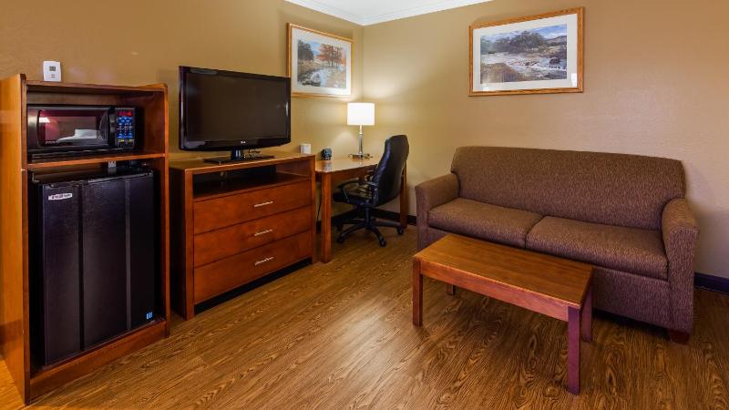 King Room with Sofa Bed and Spa Bath image 4