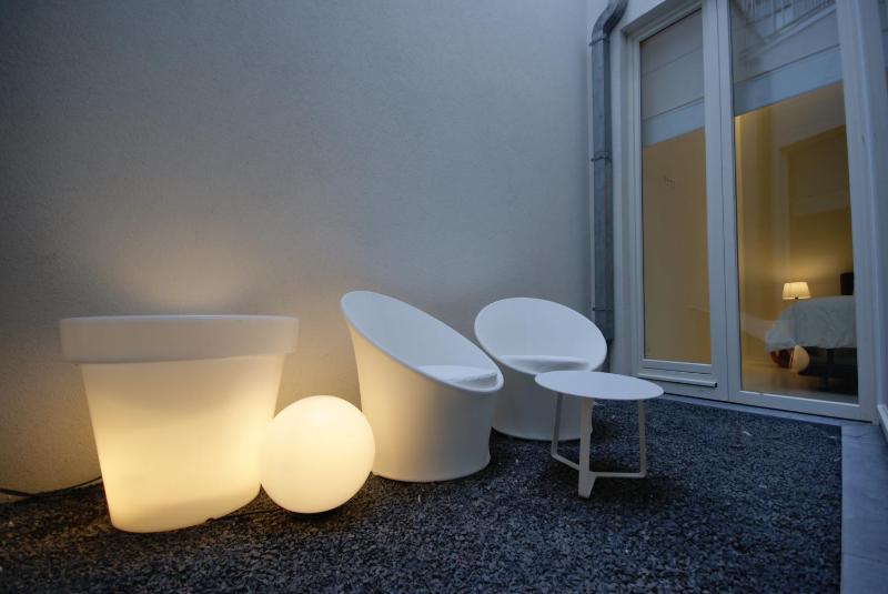 Leopold5 Luxe-Design Apartment - image 3