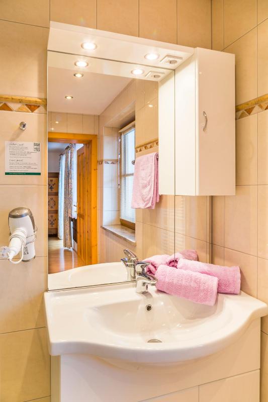 Comfort Two-Bedroom Apartment with Balcony image 3