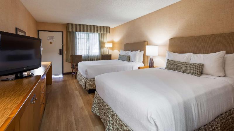 Queen Room with Two Queen Bed - Non-Smoking image 1