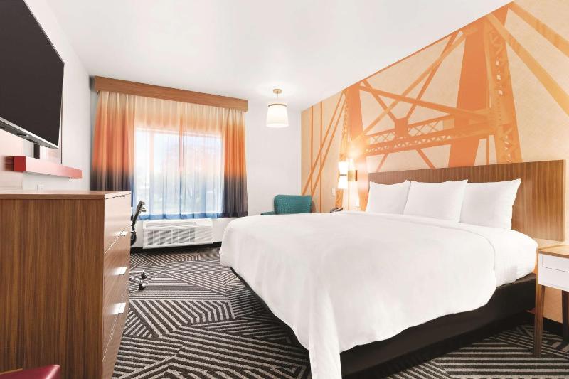 King Room image 4