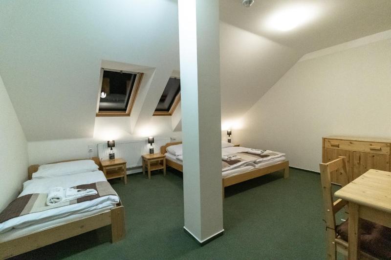 Standard Triple Room image 4