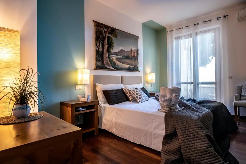 Double Room with Patio image 1