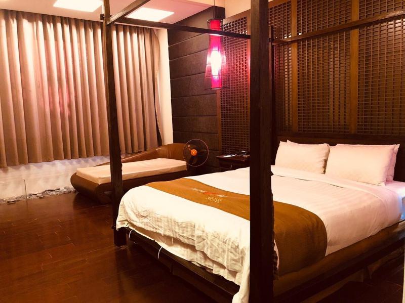 Hip Spa Motel - image 27