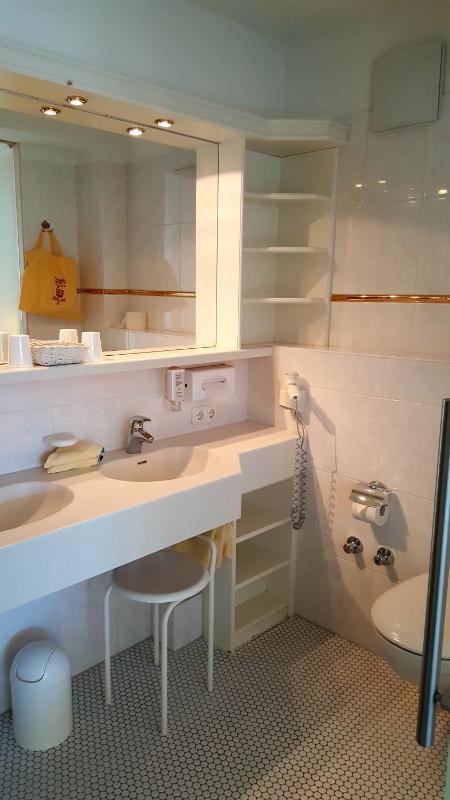 Deluxe Double Room with Balcony image 4