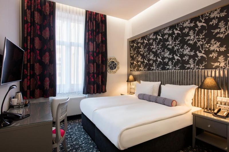 Superior Double or Twin Room image 4