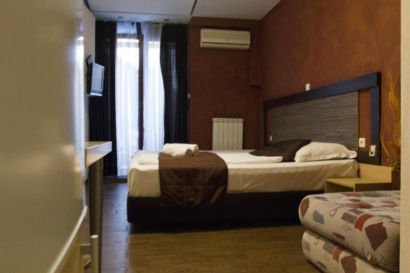 Triple Room image 1