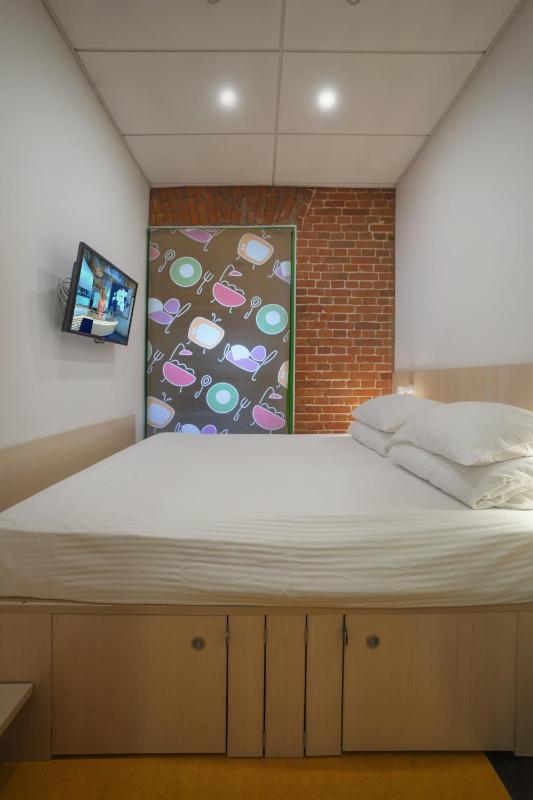 Double Room with Shared Bathroom image 2