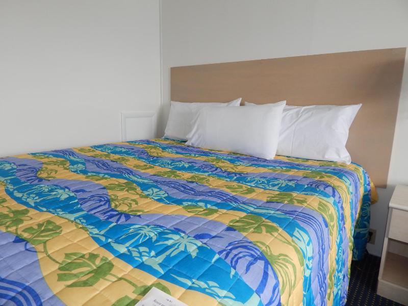 Thunderbird Beach Motel - image 31
