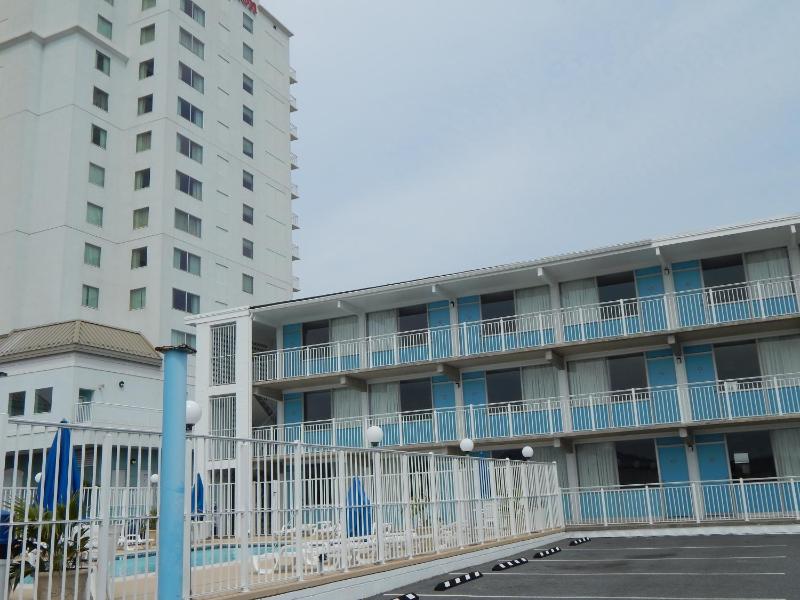 Thunderbird Beach Motel - image 10