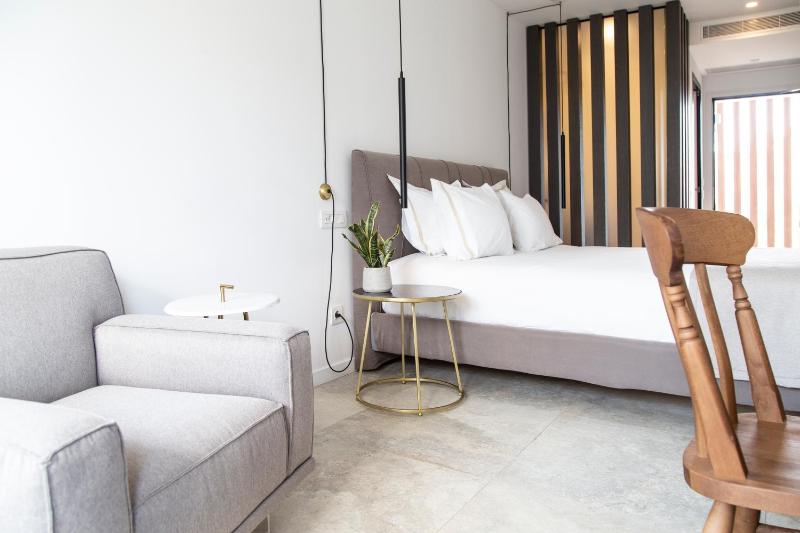 Deluxe Double Room image 3