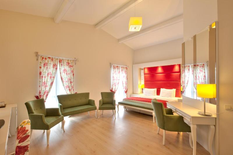King Suite with Spa Bath image 1