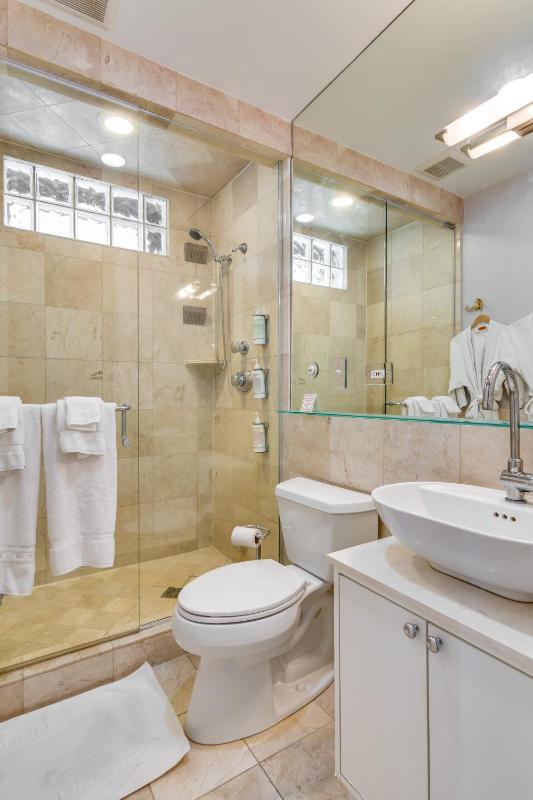 Deluxe Double Room (2 Adults + 1 Child) image 2