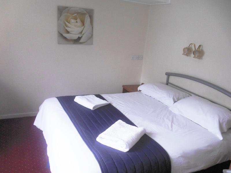 Double Room image 3