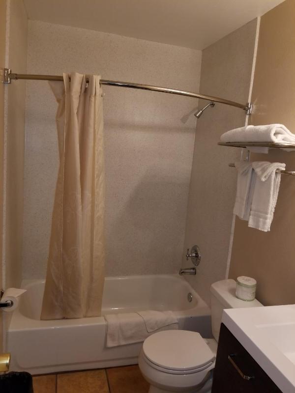 Standard King Room image 2