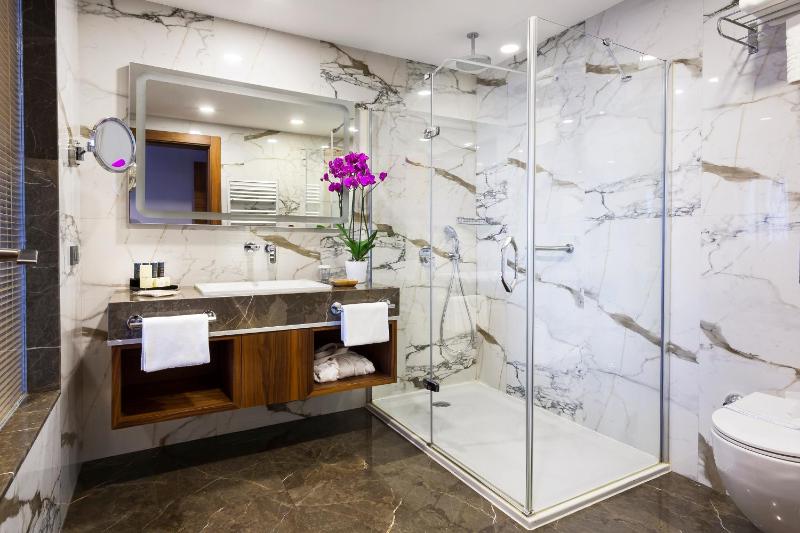 Standard Triple Room image 4