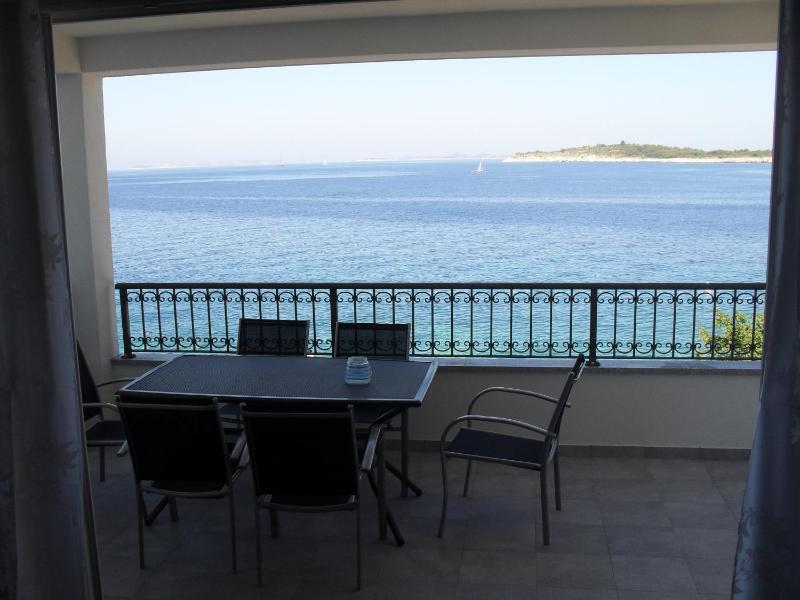 Two-Bedroom Apartment with Balcony and Sea View image 3