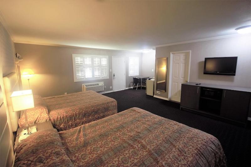 Alpha Inn and Suites - image 3