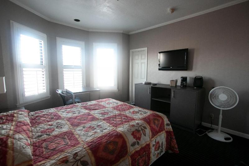 Alpha Inn and Suites - image 2