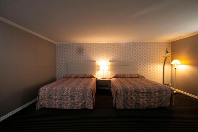 Alpha Inn and Suites - image 13