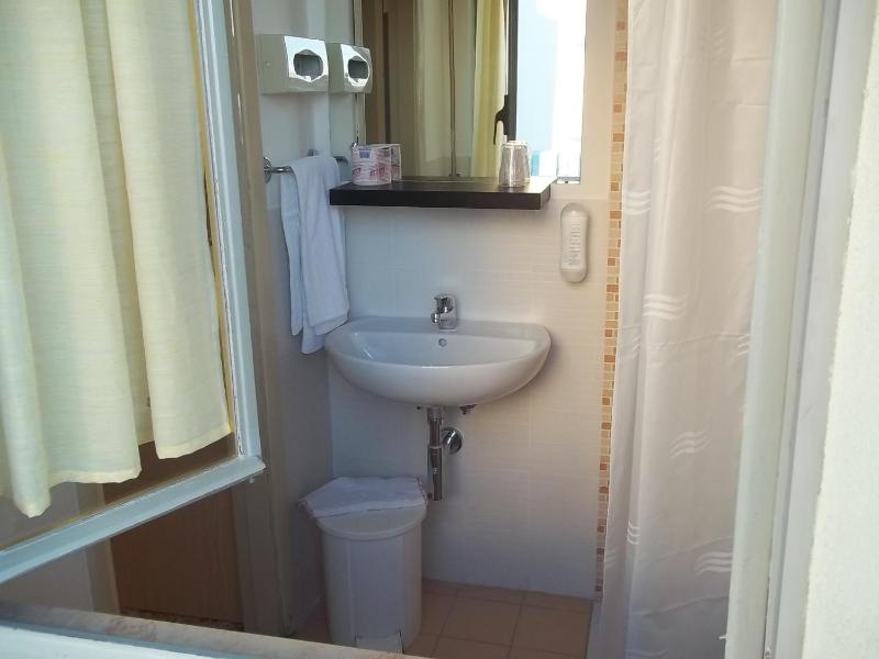 Double or Twin Room image 2
