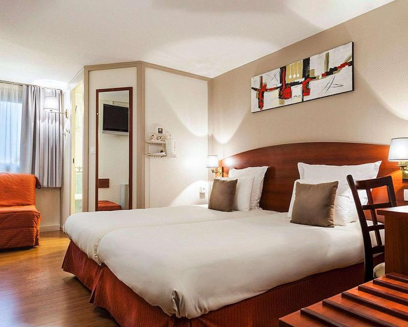 Twin Room with Air Conditioning - Non Smoking image 3