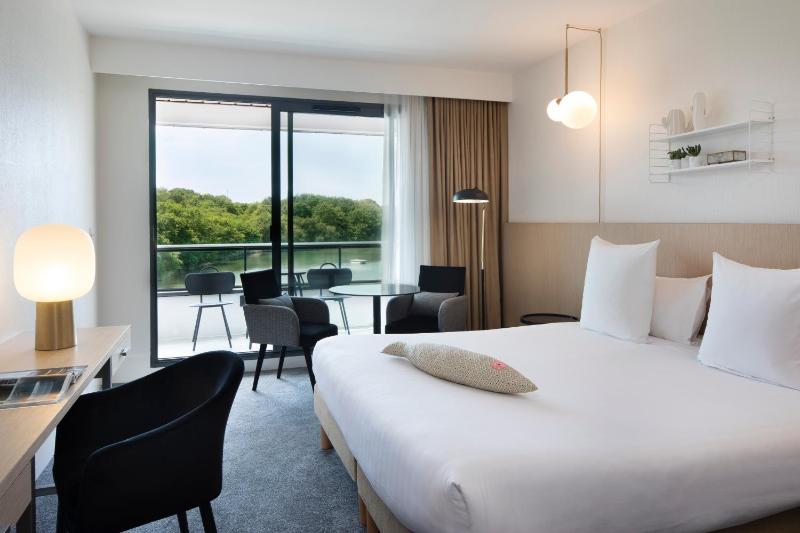 Superior Room with Lake View image 1
