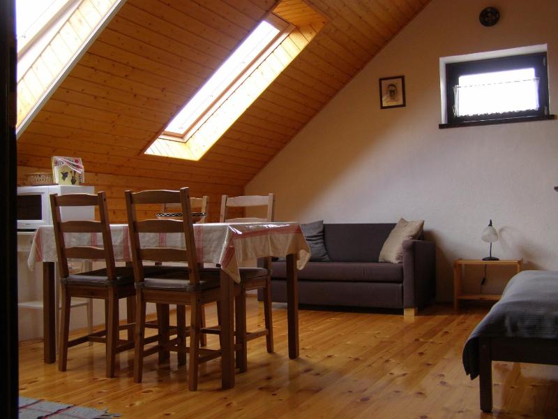 Studio - Attic image 3