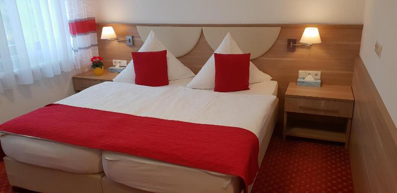 Deluxe Double Room (2 Adults + 1 Child) image 4